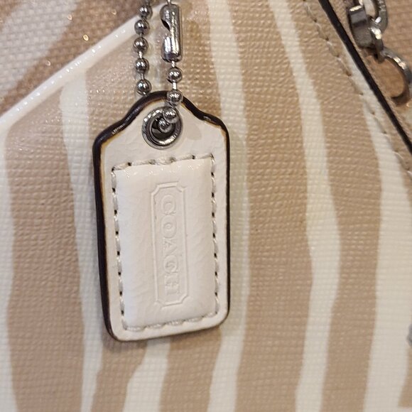 Coach Set Zebra Print Extra Large Canvas Resort Tote Bag with Wristlet - Picture 4 of 7